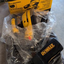 DEWALT Orbital Hook 5" 3Amp Corded + Loop Sander No Tool Disc/Pad Change Lock On