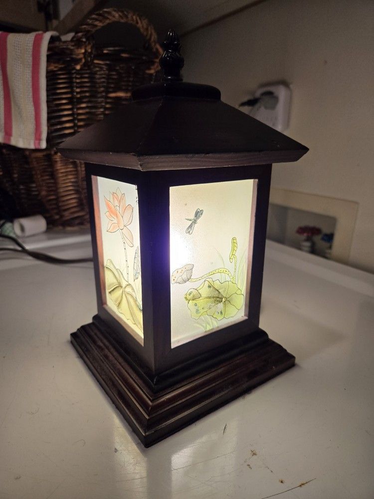 Fantastic Asian Floral Themed Wood Pagoda Style Lantern Lamp.