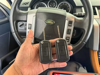 Still driving an older Land Rover or Range Rover? 🔑