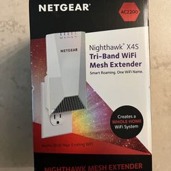 NETGEAR NIGHTHAWK Tri  Band Wifi Mesh Extender (BRAND NEW IN SEALED BOX)