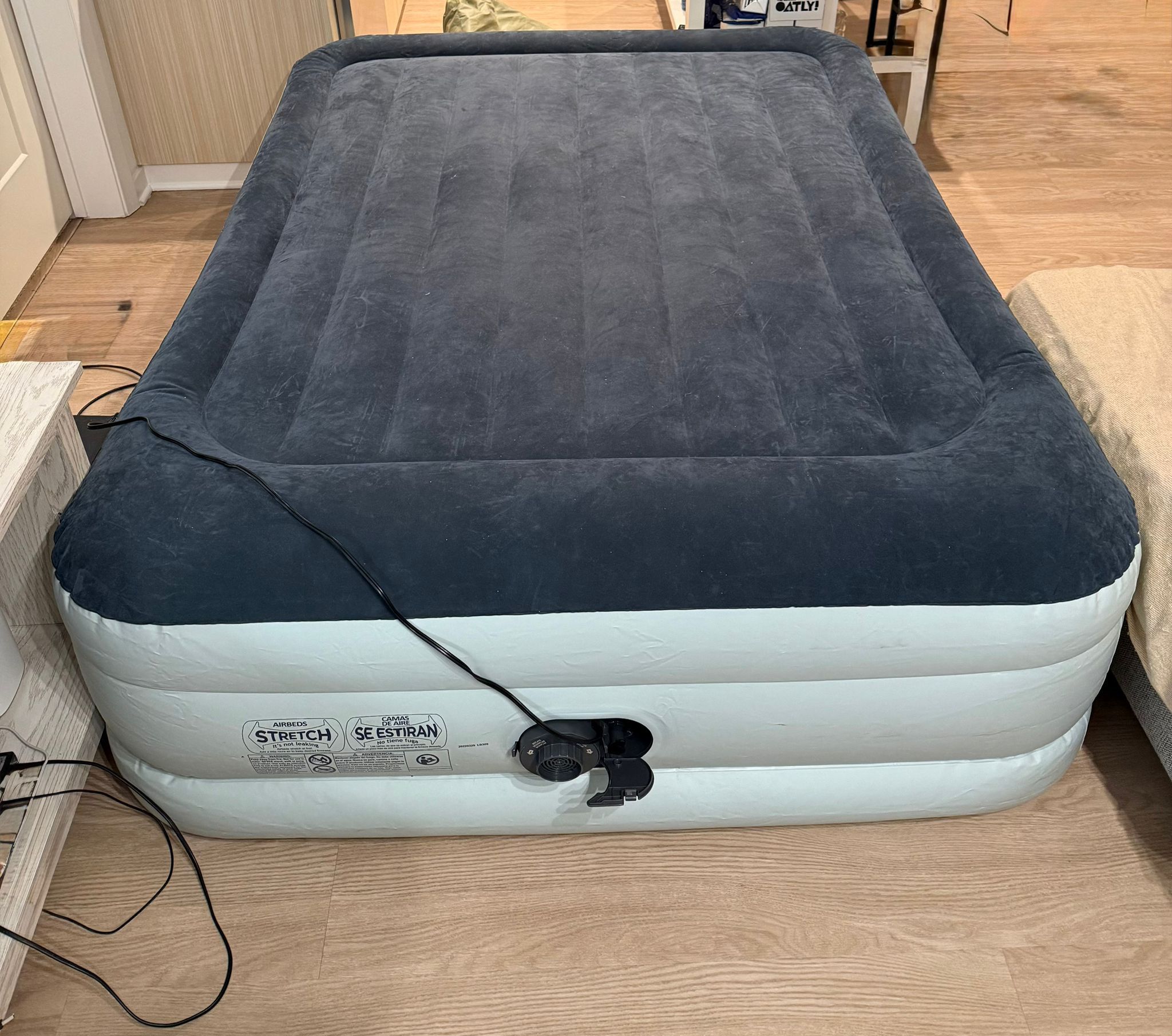 Intex Air Mattress β Queen Size β Built-in Pump + Carry Bag