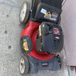 Yard Machines Push Mower 6,75hp. 190cc.   Perfectly Working Condition Tested Before Buy It. 160$$$ Cash 