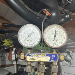 Yellow Jacket pressure gauge, likely used for HVAC (Heating, Ventilation, and Air Conditioning) systems. 