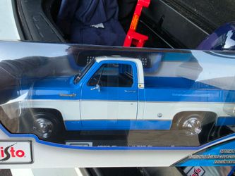 Maisto Chevy Cheyenne Super 10 Die-Cast Truck