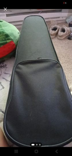 Selling a new violin with a black case