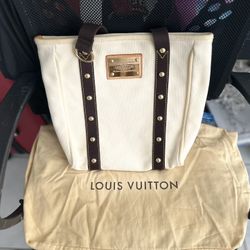 AUTHENTIC LOUIE VUITTON SHOULDER BAG