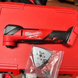 Milwaukee M18 FUEL 18V Lithium-lon Cordless Brushless Oscillating Multi-Tool (Tool-Only)