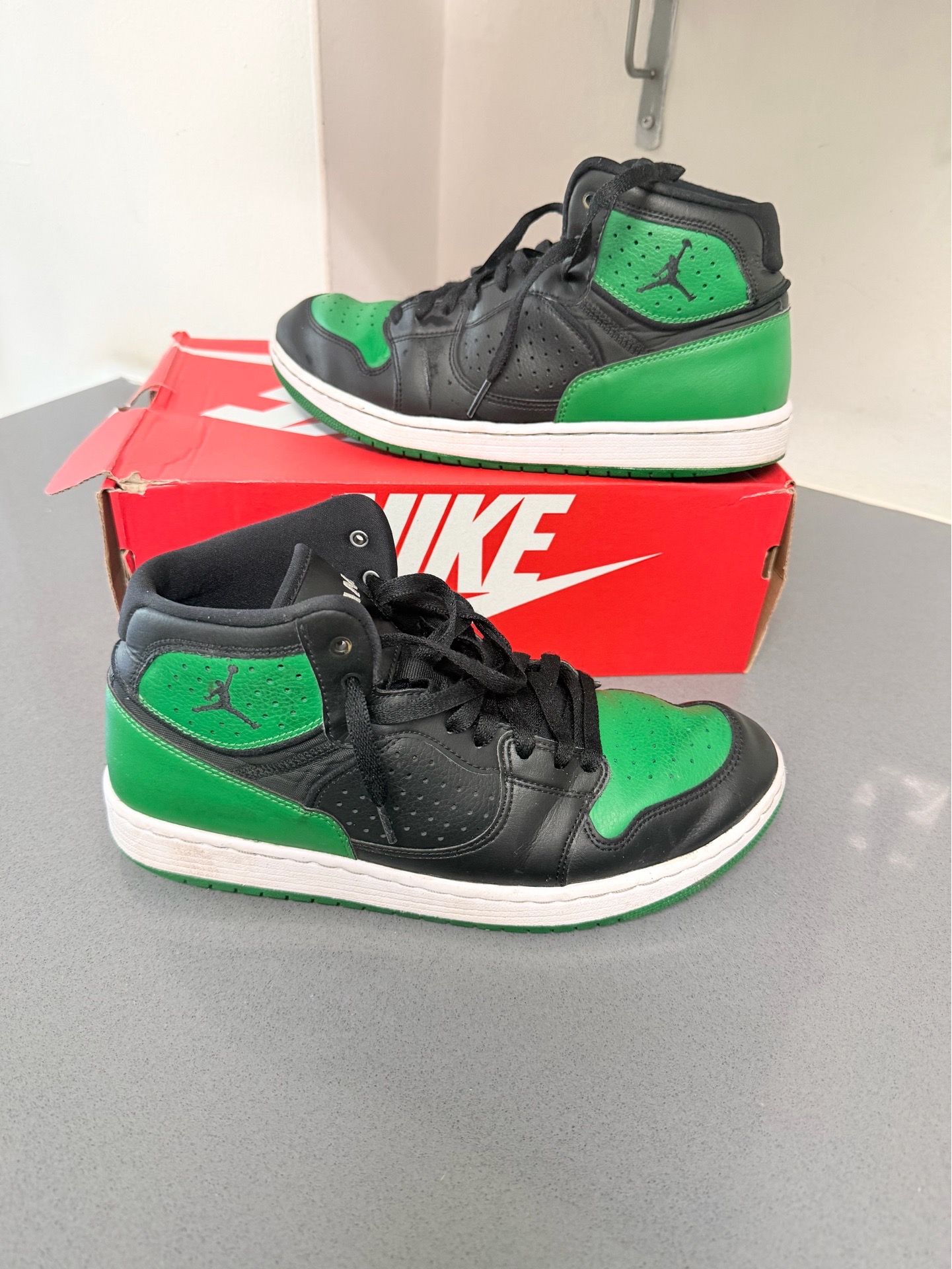 Nike air Jordan access high top leather men’s size 10