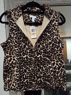 Faux fur cheetah vest with zipper