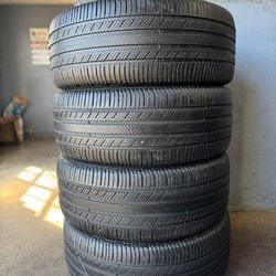 255/45/20. Michelín