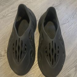 Adidas Yeezy Foamrunner
