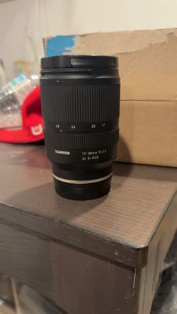 Tamron lens 17-28mm black with case (SONY)