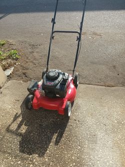Yard machine Lawnmower 