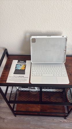 iPad Keyboard Case – Magic Style Keyboard – Like New