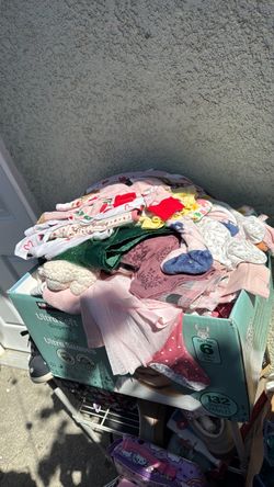 Box of baby clothes (DIFFERENT SIZES)