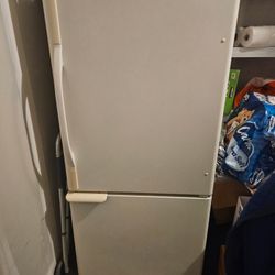 Kenmore Refrigerator Top and Bottom Freezer