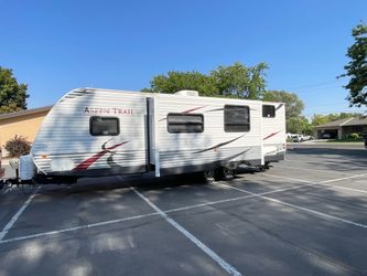 2014 Dutchmen 27ft with slide out and bunks