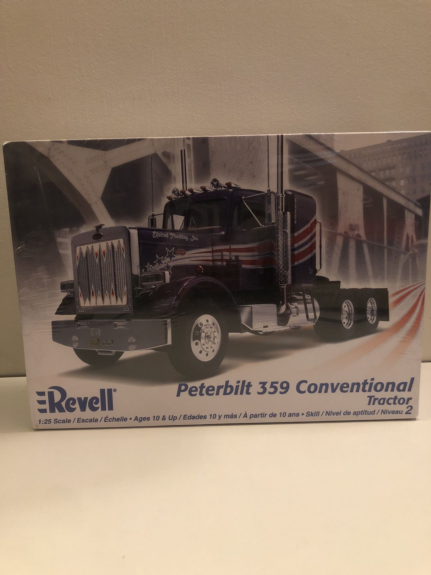 Revel Peterbilt 359 Conventional Tractor 1:25 Scale