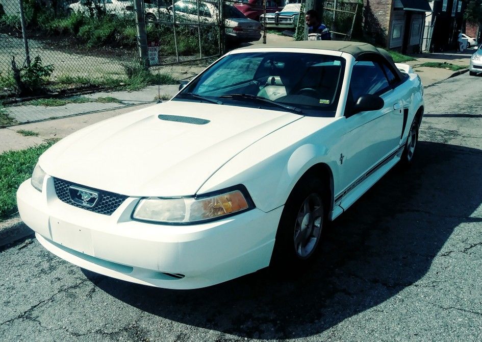 2000 Ford Mustang Convertible