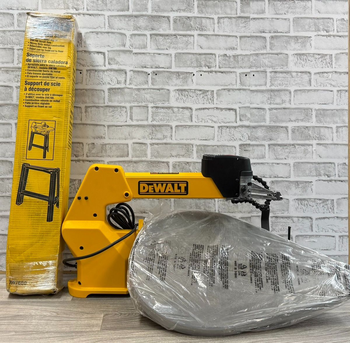 DEWALT 20 in. Variable-Speed Scroll Saw (A1D027406)