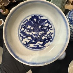 Chinese Blue and white dragon Dish