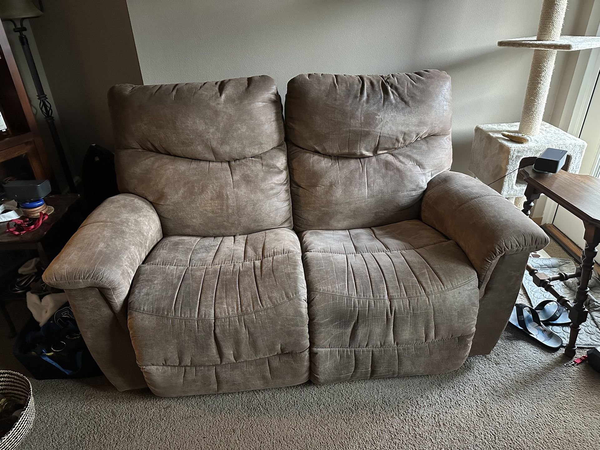 Lazy boy James Reclining Loveseat