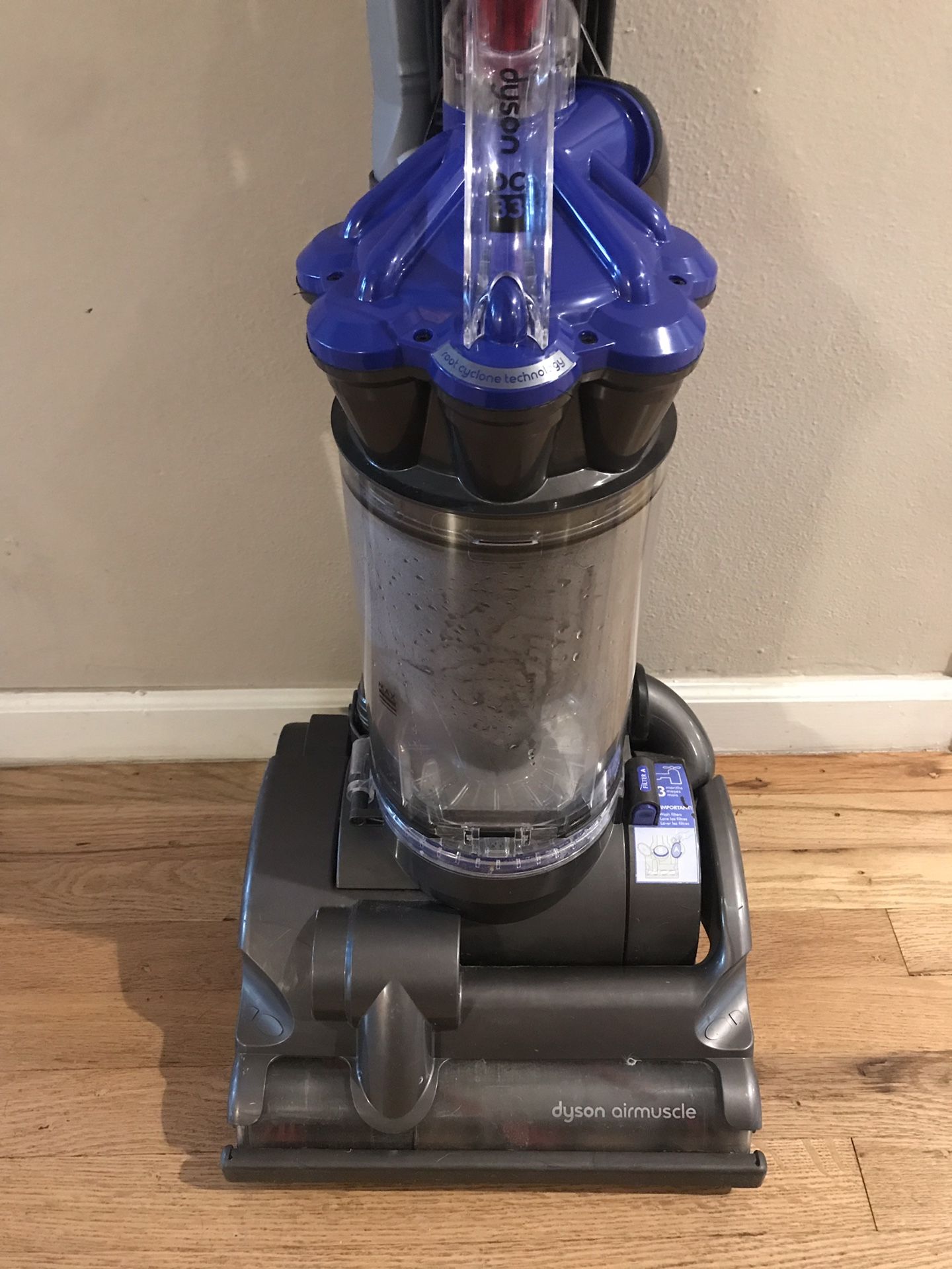 Dyson Dc 33 Air Muscle Vacuum Cleaner