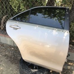 REAR RIGHT DOOR (PASSENGER SIDE) 2007-2011 TOYOTA CAMRY (tan Color).