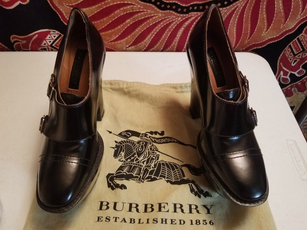 Burberry plataform sz 8