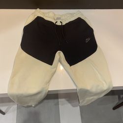 Nike Tech Fleece With Hoodie 