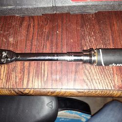 Husky 1/4" Dr. Torque wrench 40-200 https://offerup.com/redirect/?o=bGJmLmlu