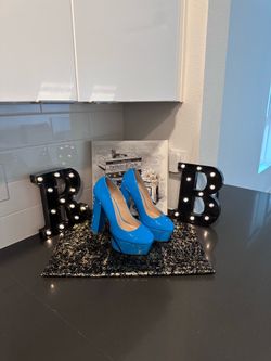 WILD DIVA Lounge Heels Women’s Size 8 Blue High Platform (Sold Out Style)