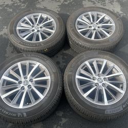 (4) 18” Toyota Highlander Wheels 245/60R18 Michelin Tires