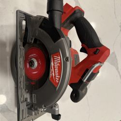 Milwaukee 7 1/4” Brushless Circular Saw