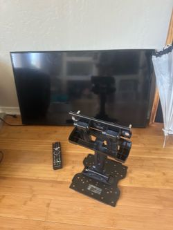 40” smart tv with mount & remote Element