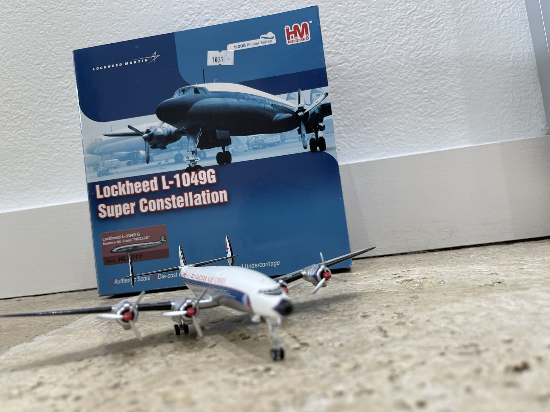 Airplane Model, Lockheed Super Constellation, 1:200 Scale