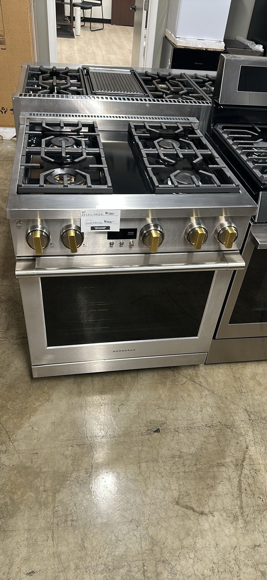 Brand New Open Box 30” Ge Monogram 3 Sealed Burner Range