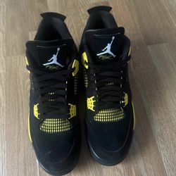 Air Jordan 4 Retro “Thunder”