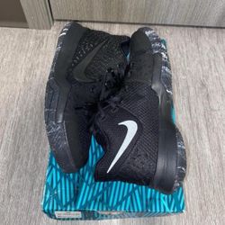 Sz 5.5Y Nike Kyrie 3 Original All