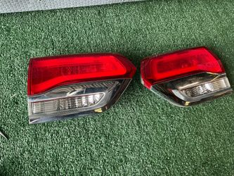 2014 2021 Jeep grand cherokee tailgate lights. Oem