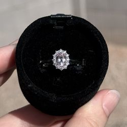 ✨ 14K White Gold Morganite & Diamond Halo Engagement Ring – Size 8 ✨