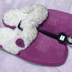 Ariat Pink Sherpa Slippers Size 6 – New