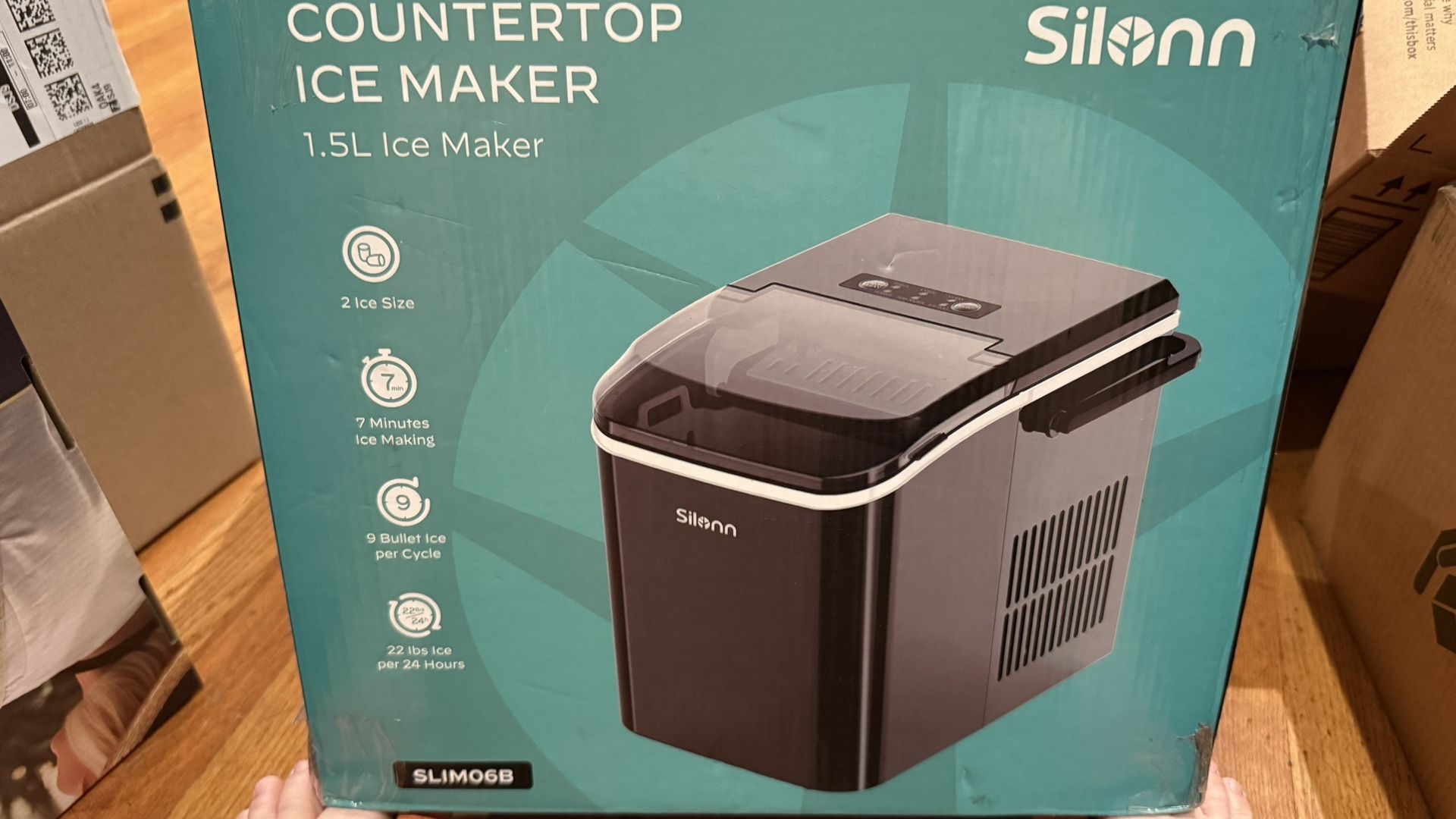 Brand new Silonn countertop ice maker in box
