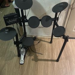 Yahama DTX402K Electronic Drum Kit