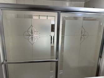 Bath Tub And Sliding Glass Shower Door