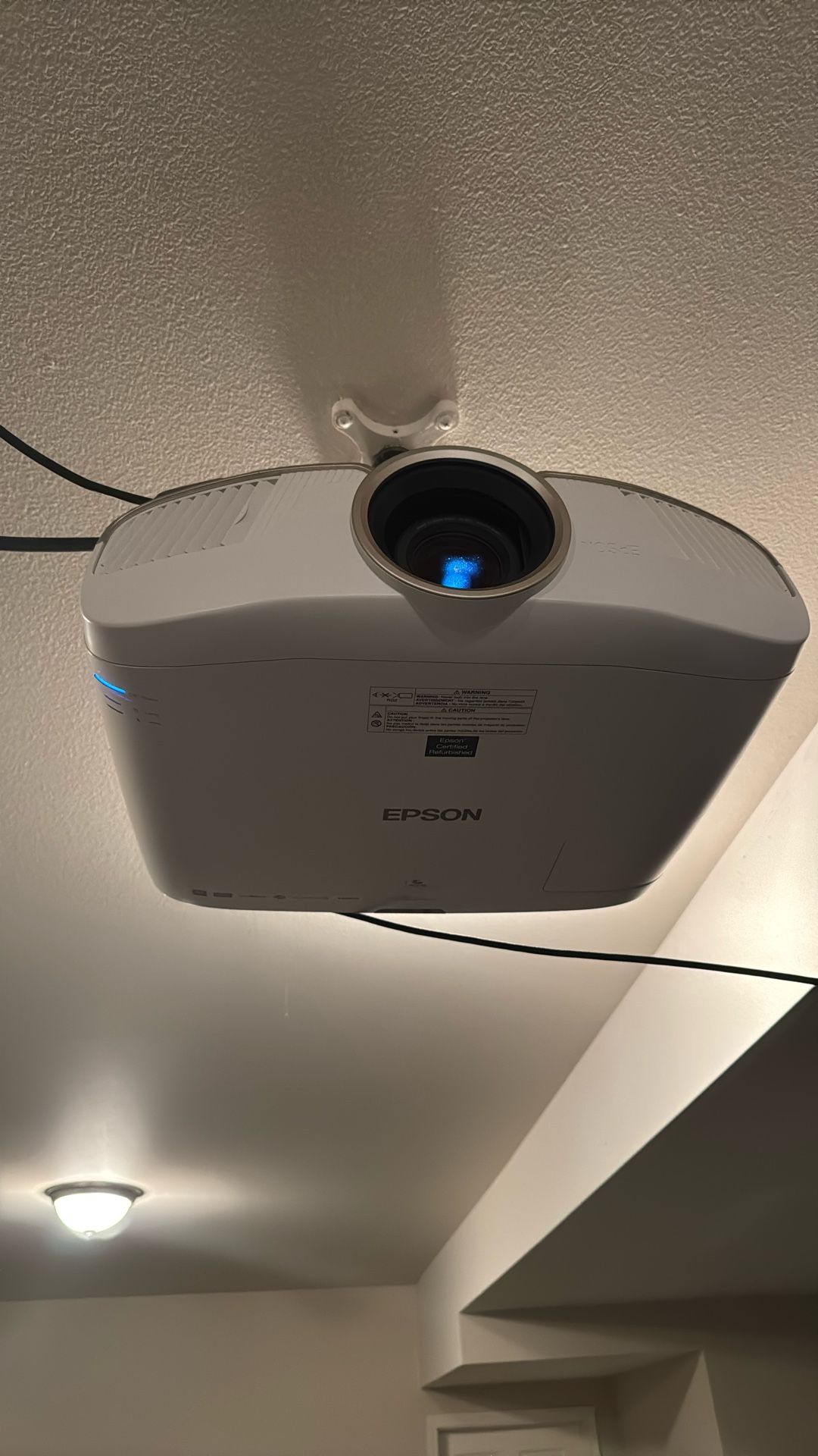 Projector (Epson) ++Screen @110 Inches (included Brand New Back Up Bulb)