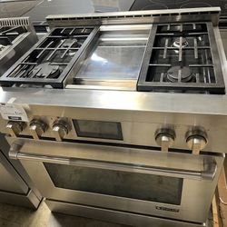 JENNAIR GAS RANGE WITH GRIDDLE 