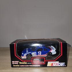 RACING CHAMPIONS #9 Bill Elliott Melling Oil Die-Cast Car (Scale 1/43)