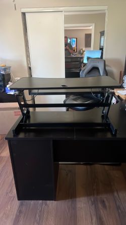 Computer stand that goes on a desk