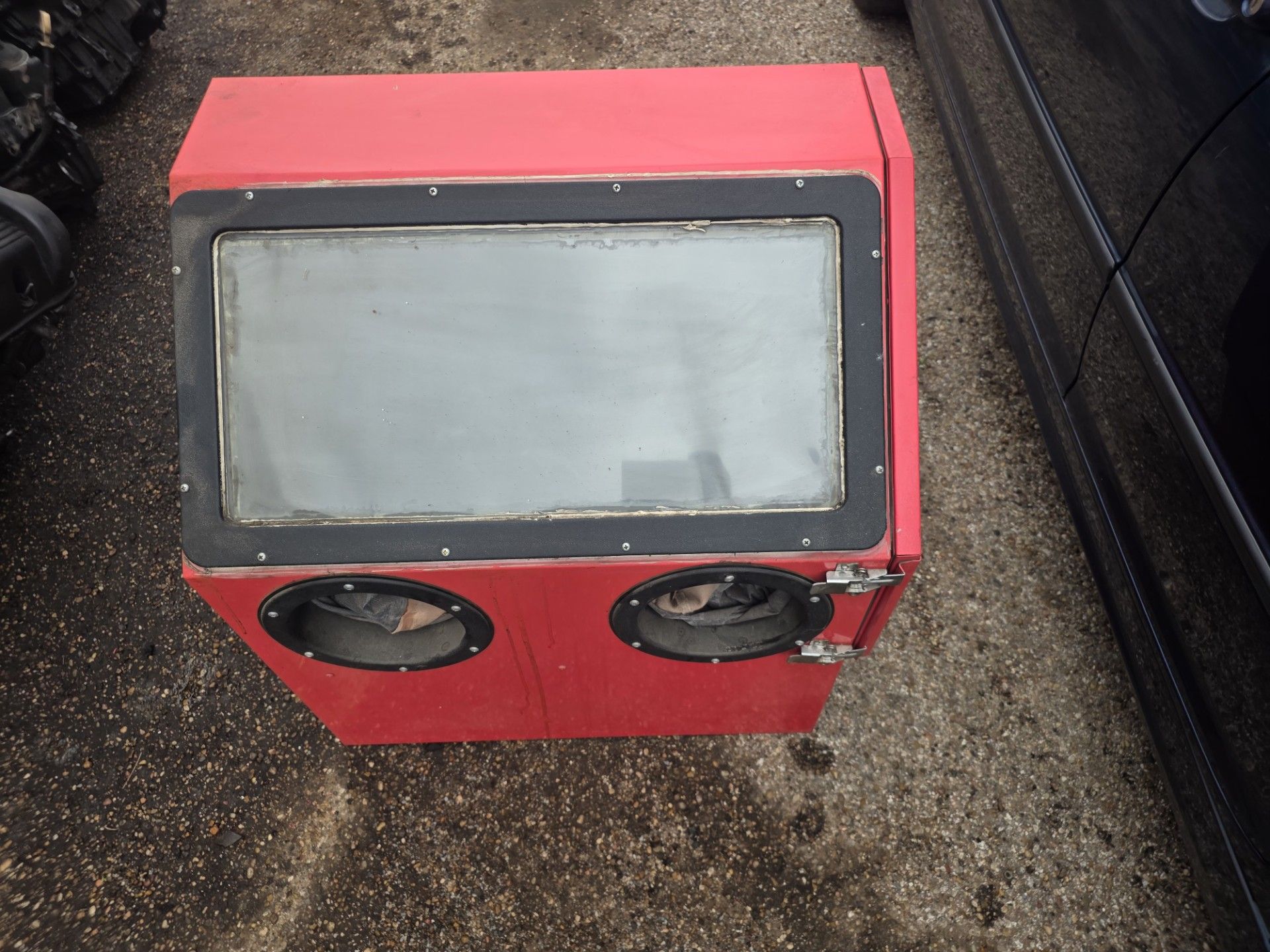 CENTRAL PNEUMATIC ABRASIVE BLAST CABINET 30 GALLON